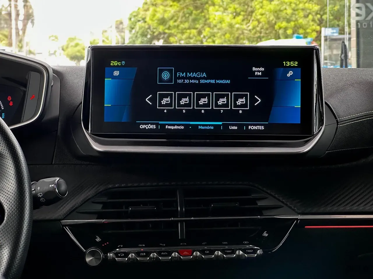 Peugeot E-2008 - Imagem 12