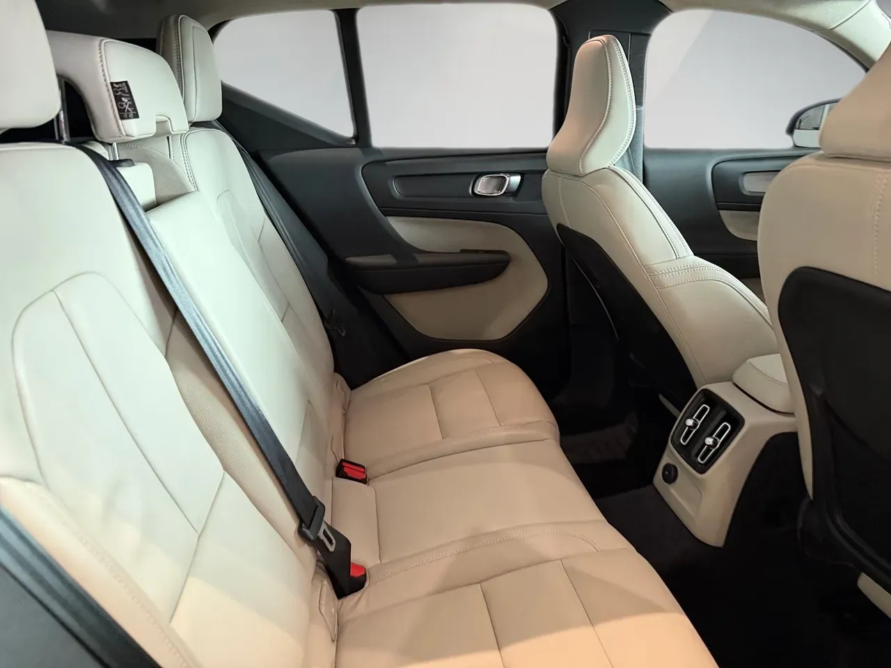 Volvo XC40 Recharge Plug-in Hybrid - Imagem 13