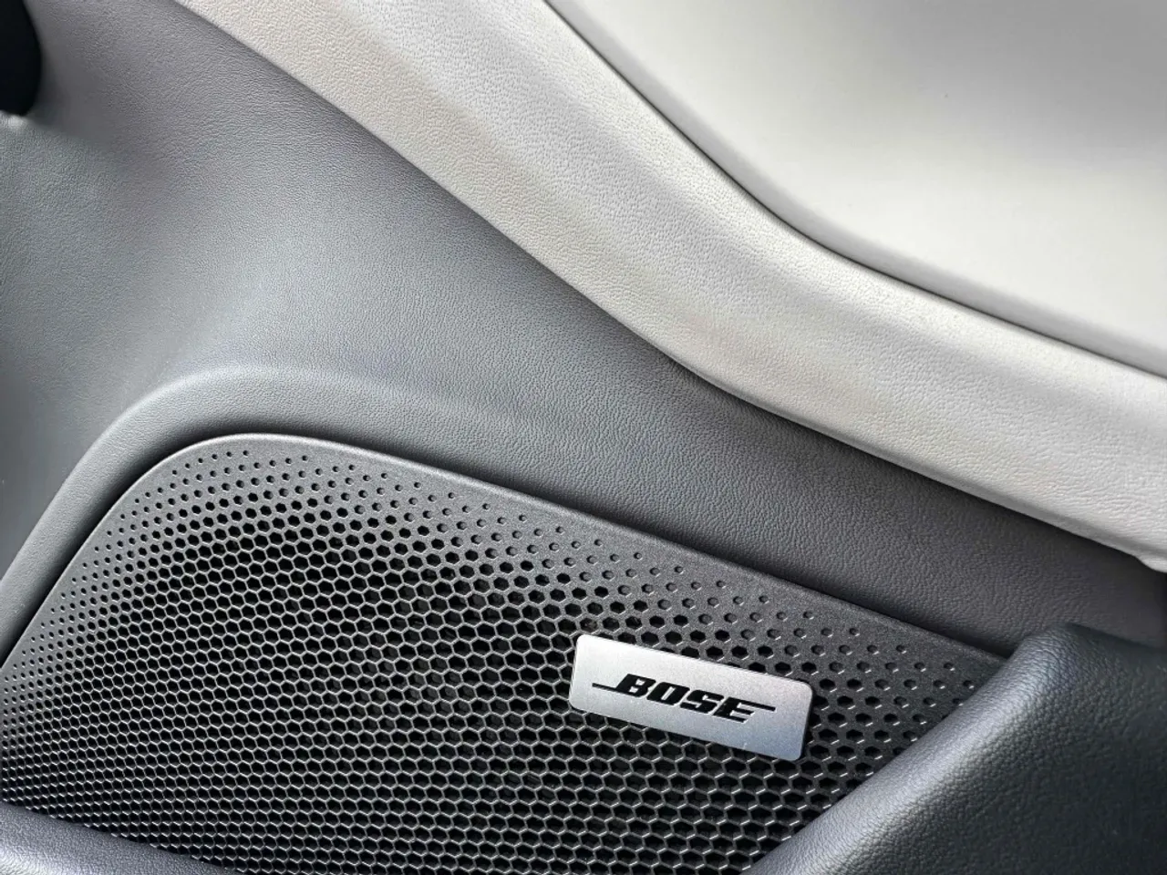 Porsche Taycan - Imagem 8