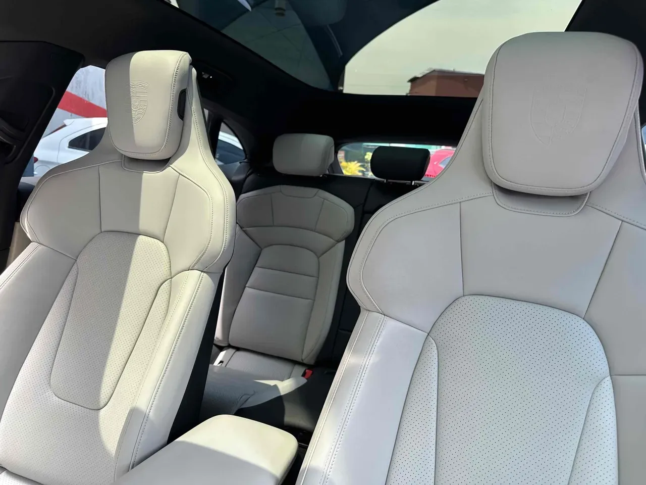 Porsche Taycan - Imagem 14