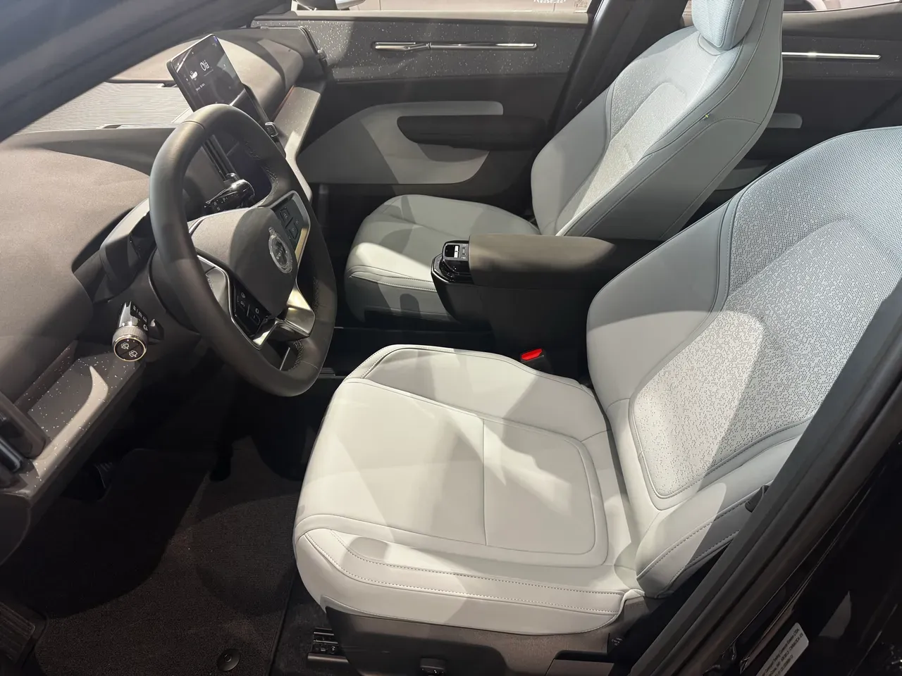 Volvo EX30 - Imagem 4