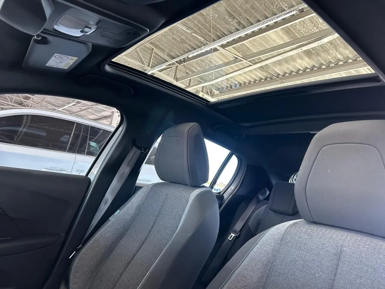 Peugeot E-208 - Imagem 10