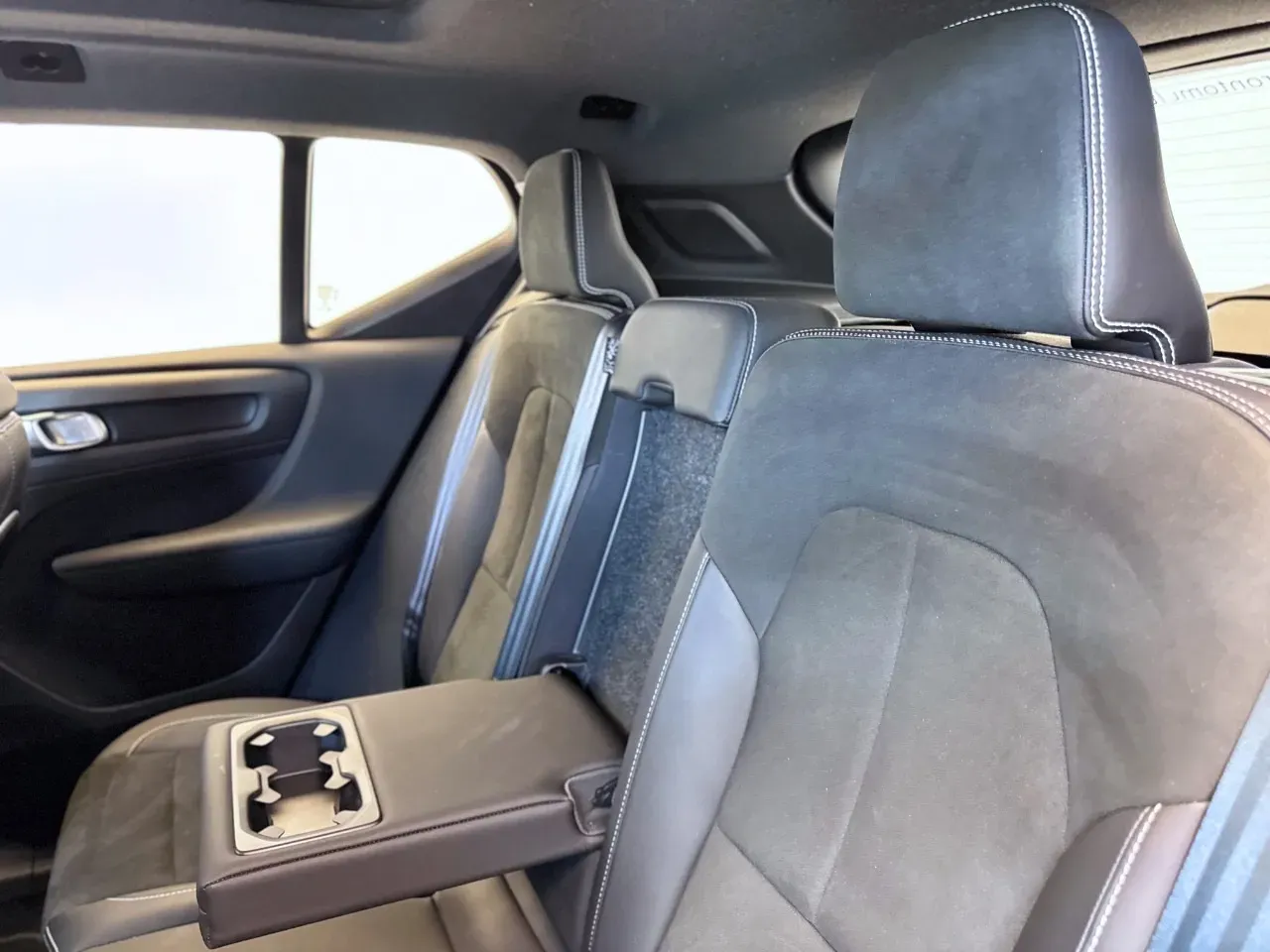 Volvo XC40 Recharge - Imagem 18