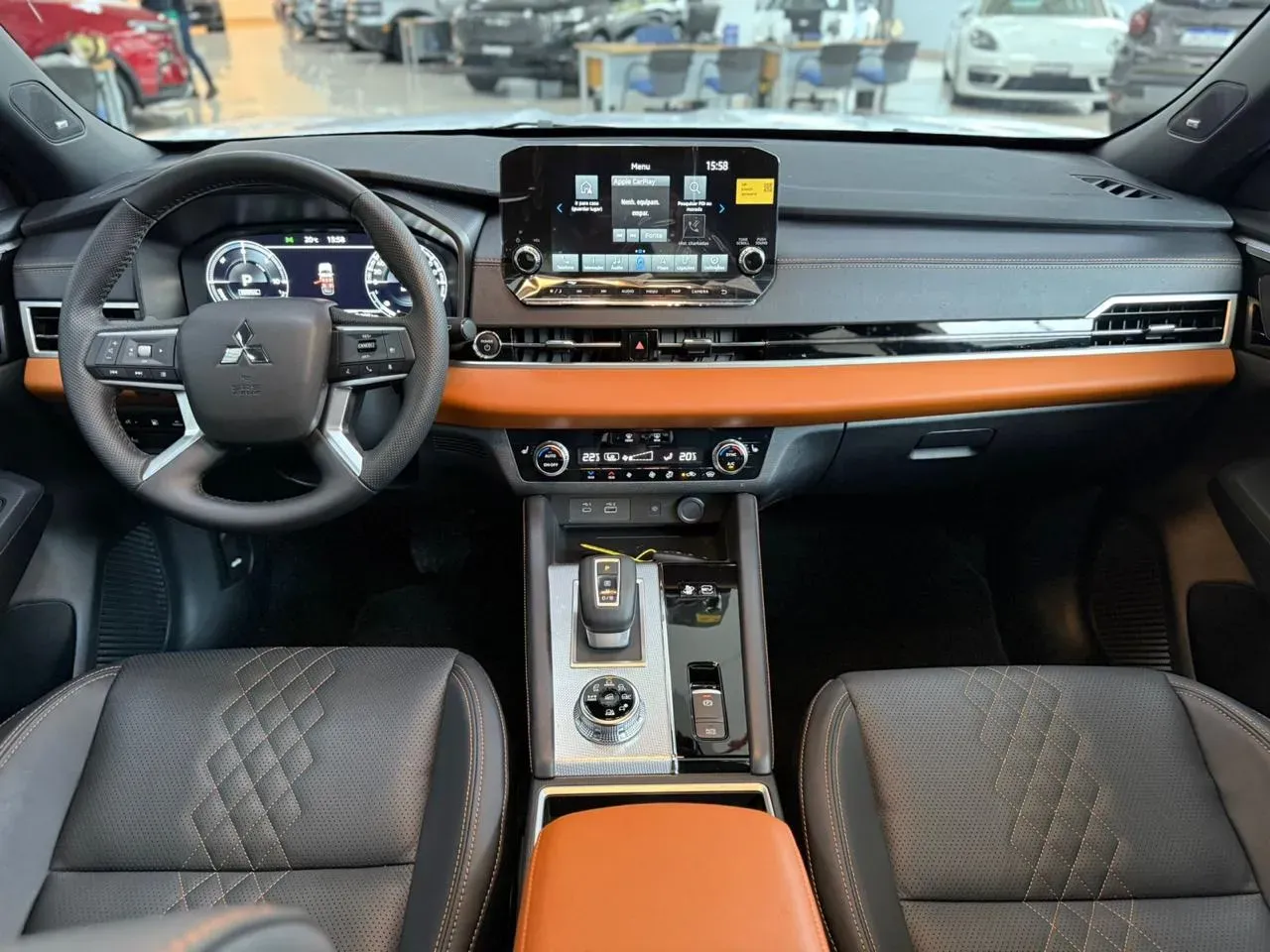 Mitsubishi Outlander Plug-in Hybrid - Imagem 12