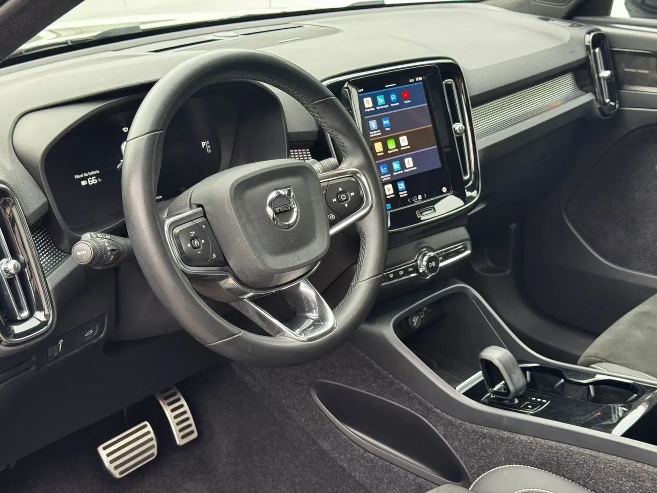 Volvo XC40 Recharge - Imagem 9