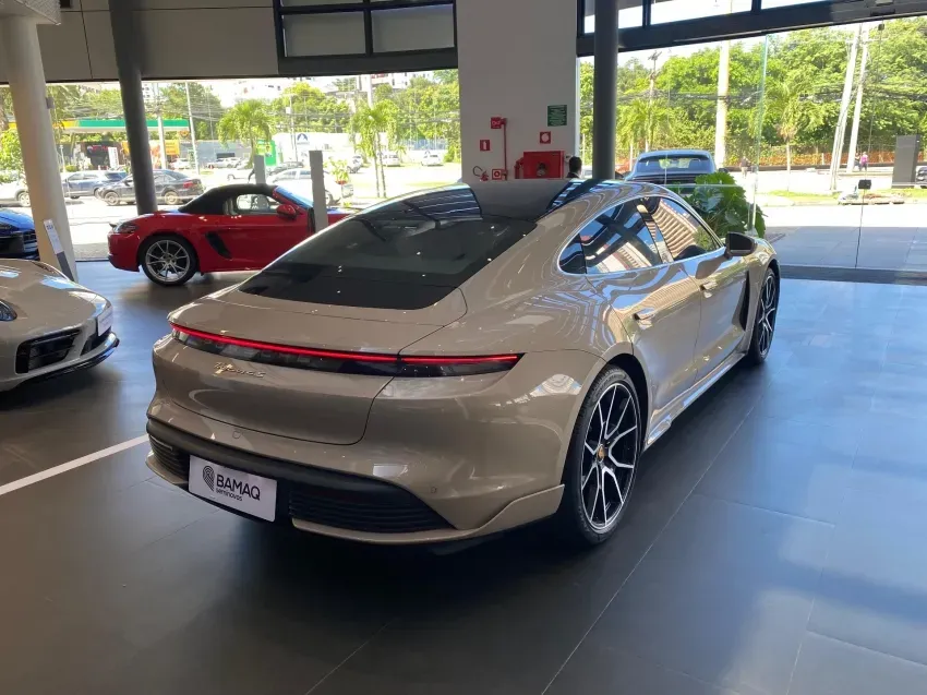 Porsche Taycan - Imagem 4