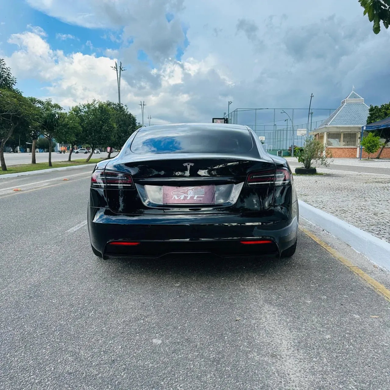 Tesla Model S - Imagem 2