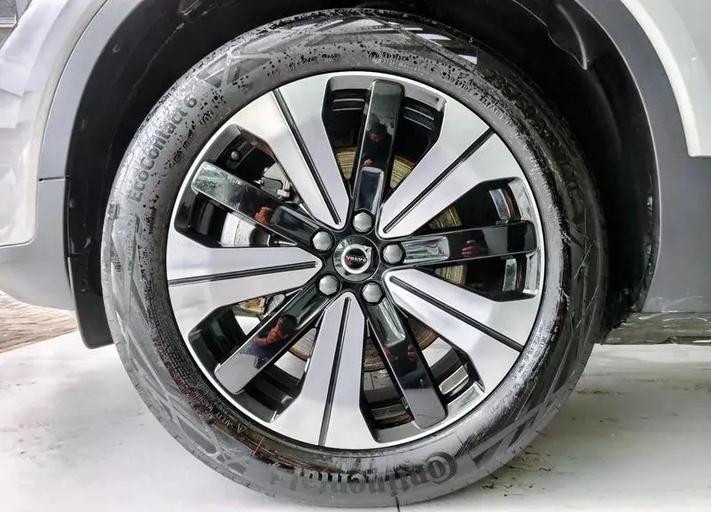 Volvo XC40 Recharge - Imagem 5