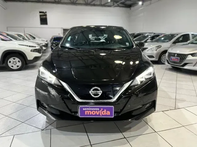 Foto de um nissan leaf
