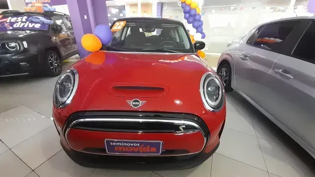 Foto de um mini cooper se