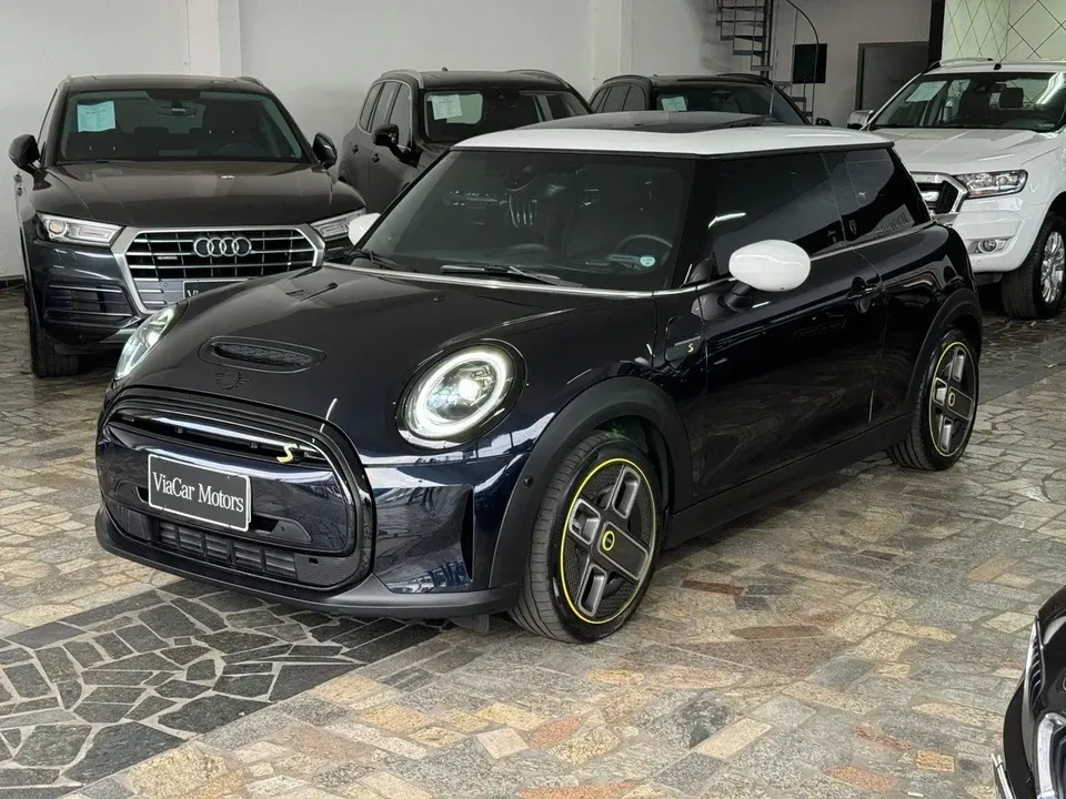Foto de um mini cooper se
