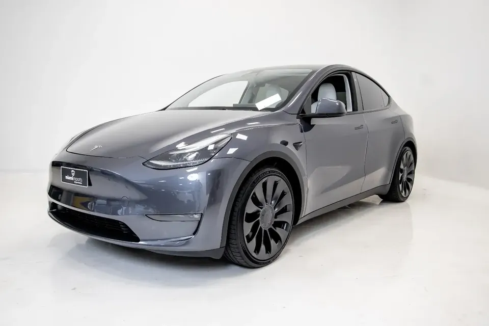 Foto de um tesla model y