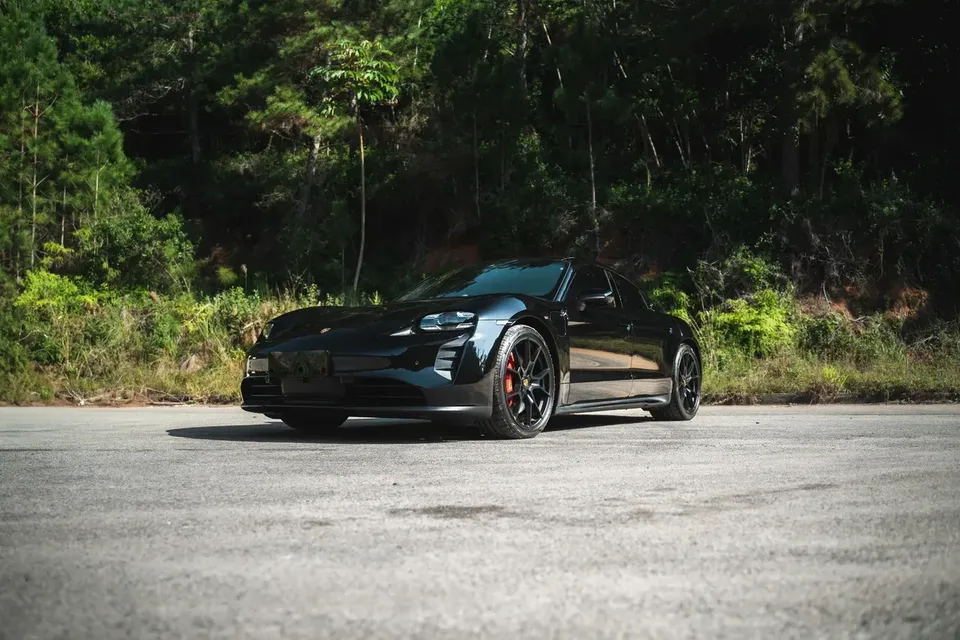 Foto de um porsche taycan