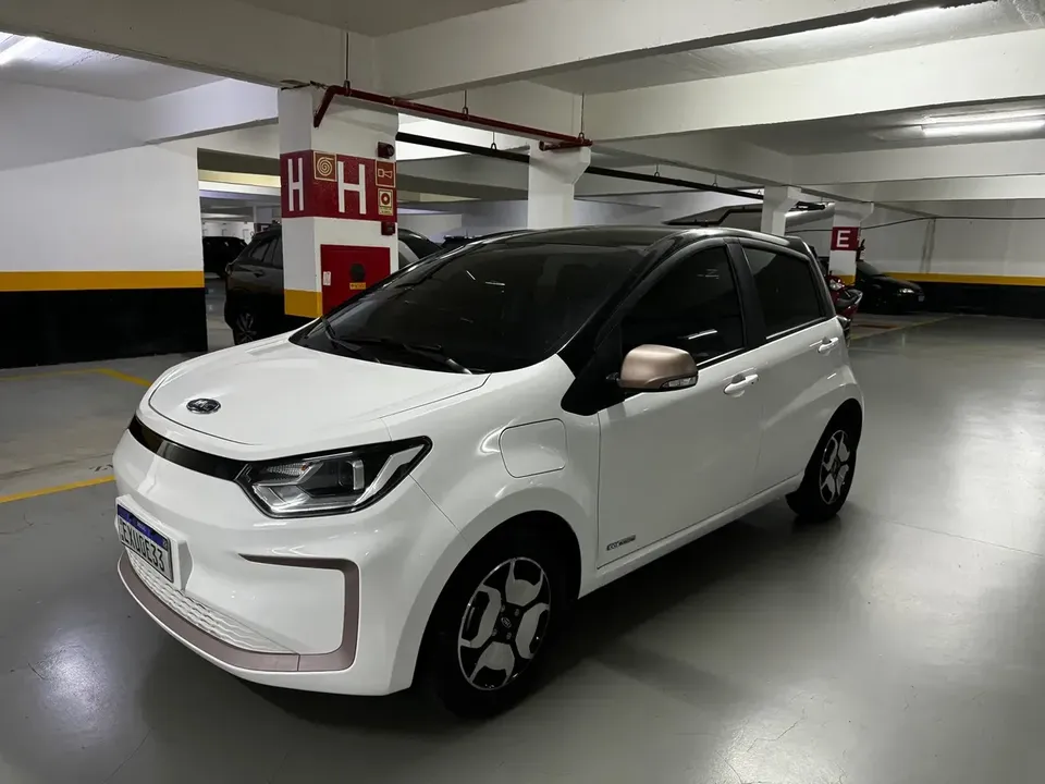 Foto de um jac e-js1