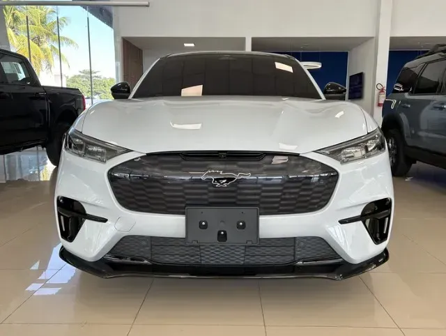 Foto de um ford mustang mach-e
