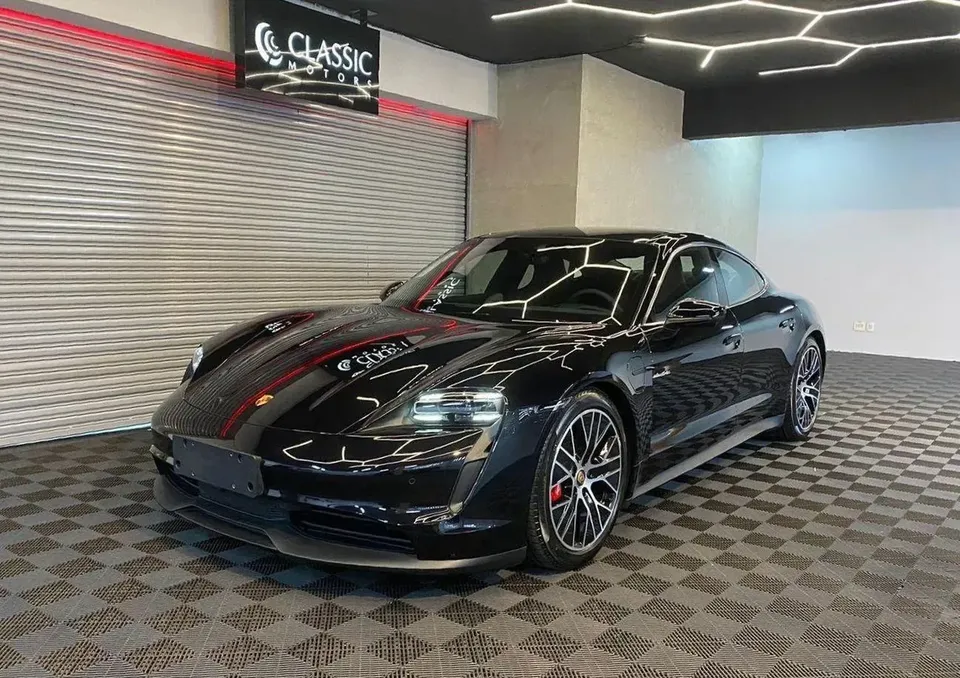 Foto de um porsche taycan