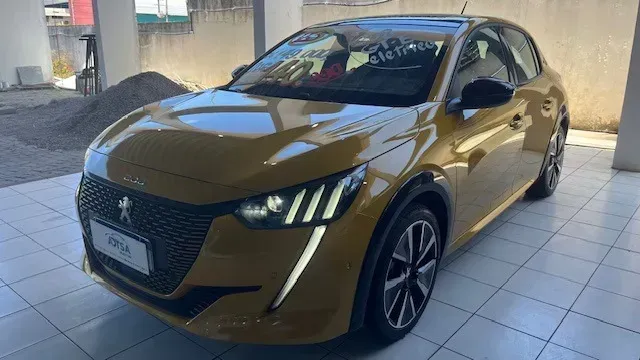 Foto de um peugeot e-208