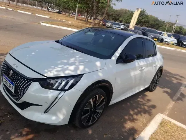 Foto de um peugeot e-208