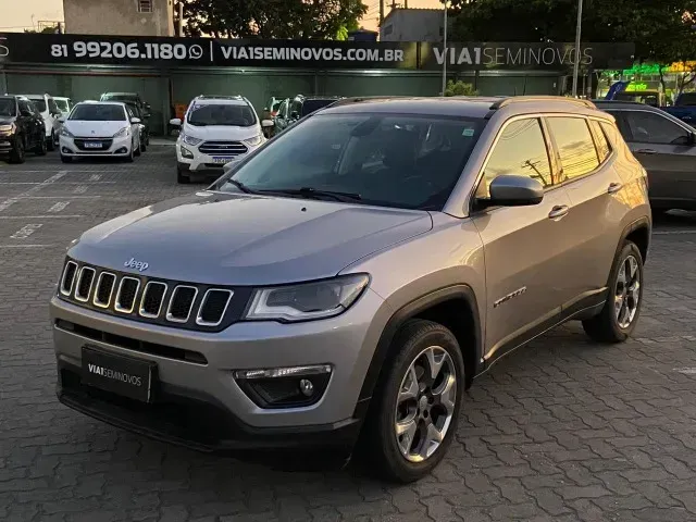 Foto de um jeep compass 4xe plug-in hybrid