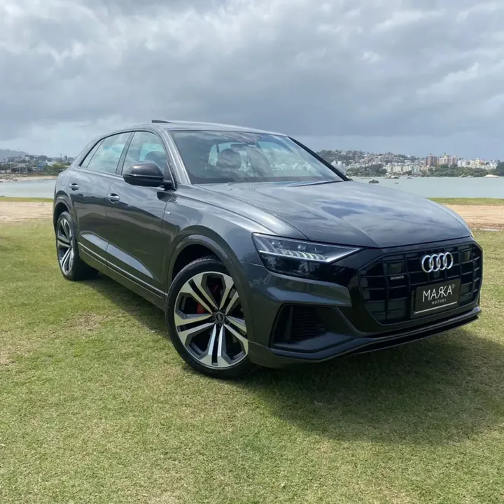 Foto de um audi q8 e-tron