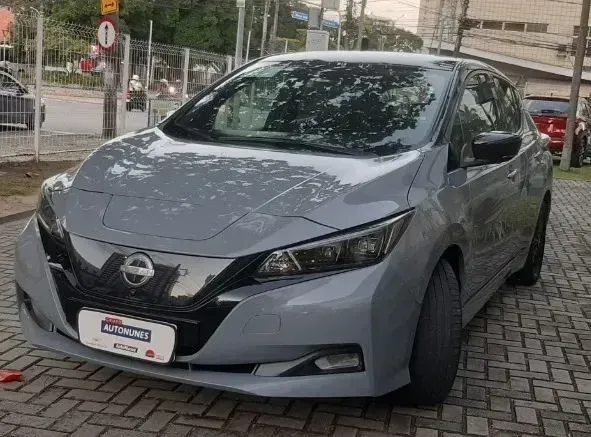 Foto de um nissan leaf