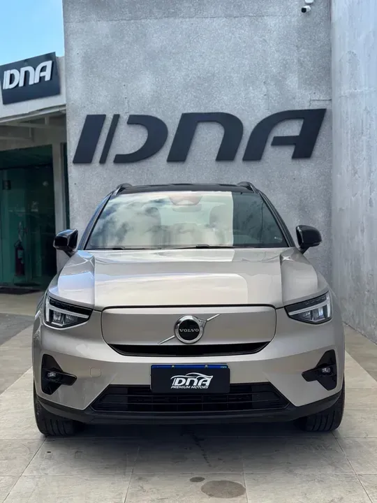 Foto de um volvo xc40 recharge