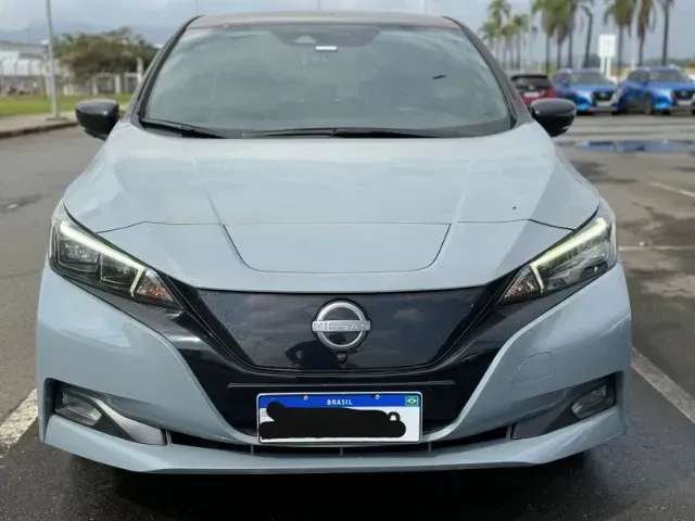Foto de um nissan leaf