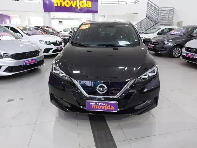 Foto de um nissan leaf