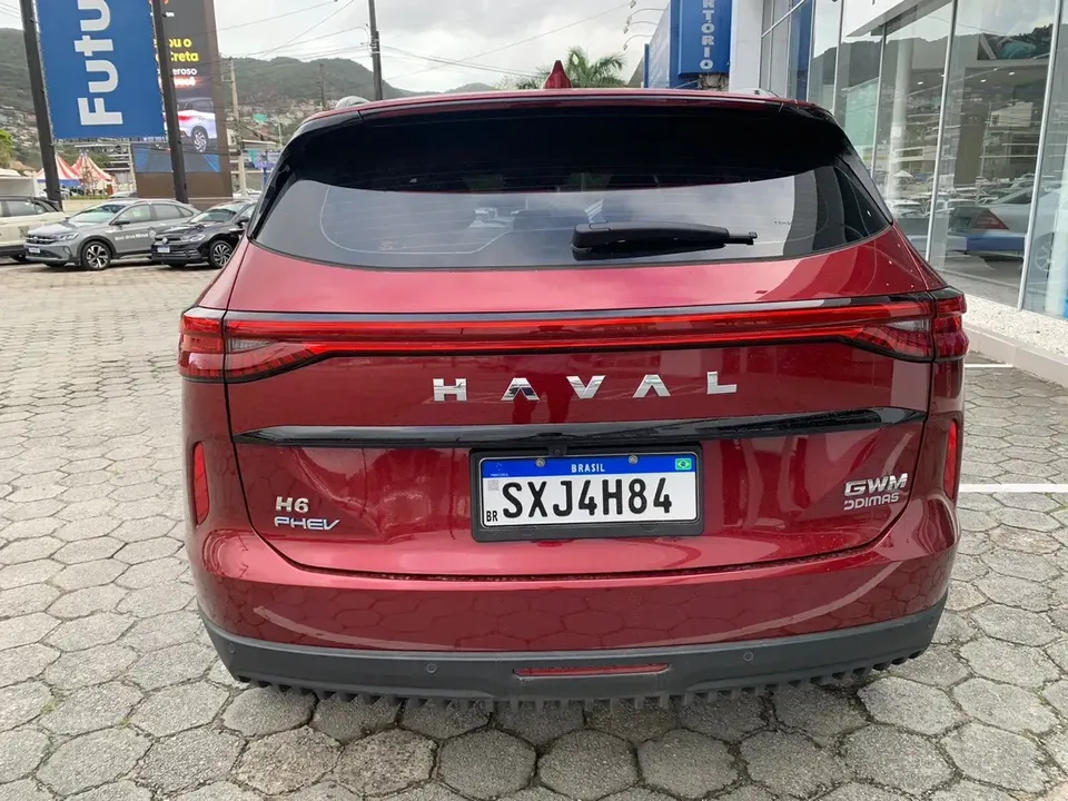 Foto de um gwm haval h6 plug-in hybrid