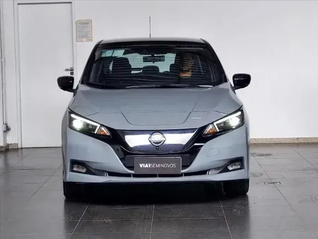 Foto de um nissan leaf