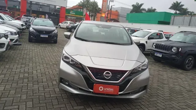 Foto de um nissan leaf