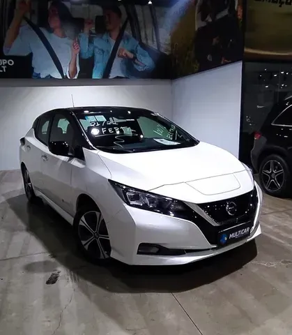 Foto de um nissan leaf