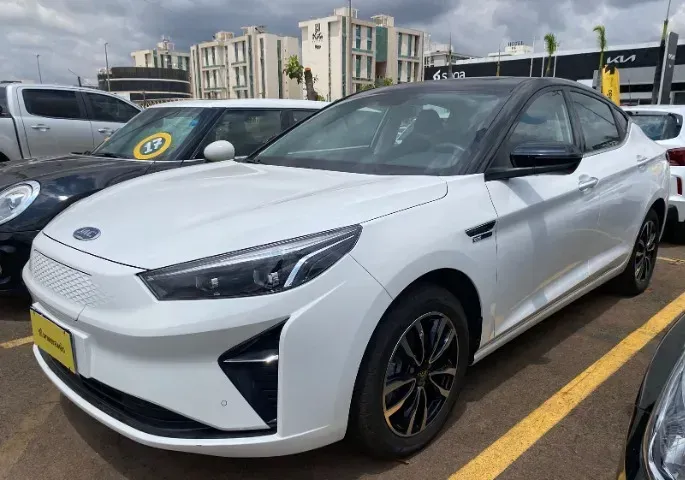 Foto de um jac e-j7
