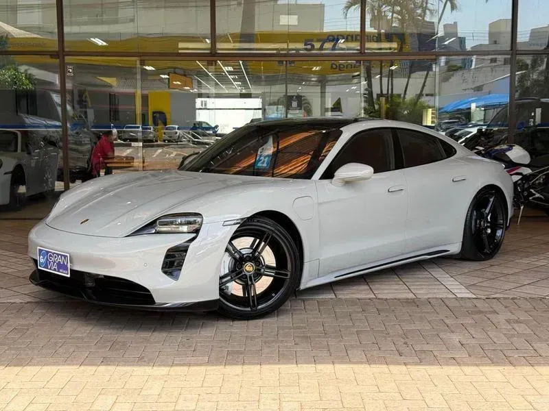 Foto de um porsche taycan