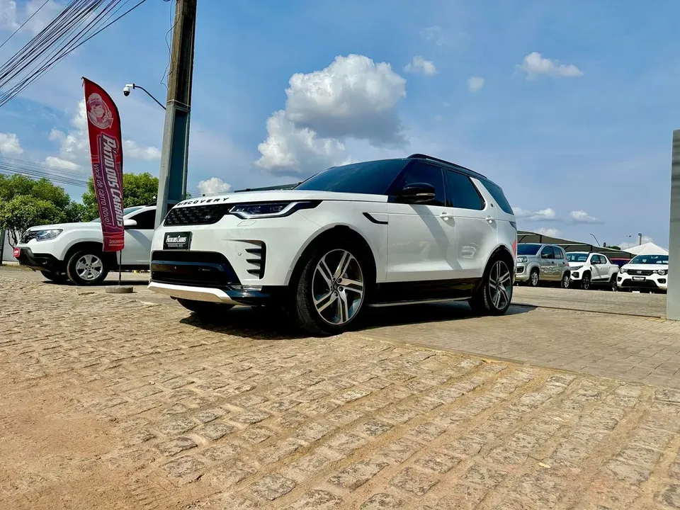 Foto de um land rover range rover sport plug-in hybrid