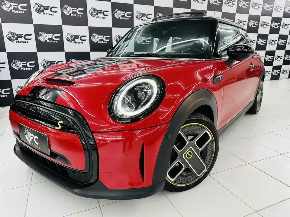 Foto de um mini cooper se