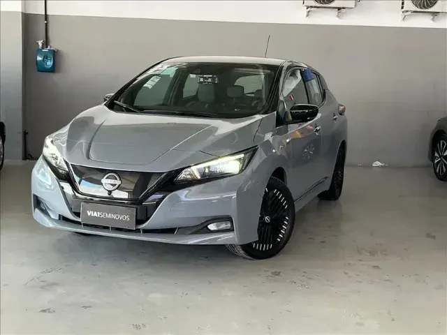 Foto de um nissan leaf
