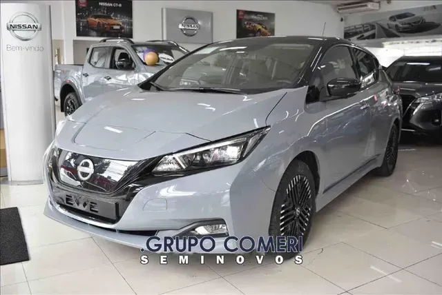Foto de um nissan leaf