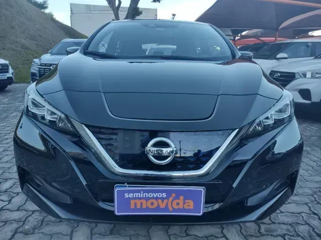 Foto de um nissan leaf