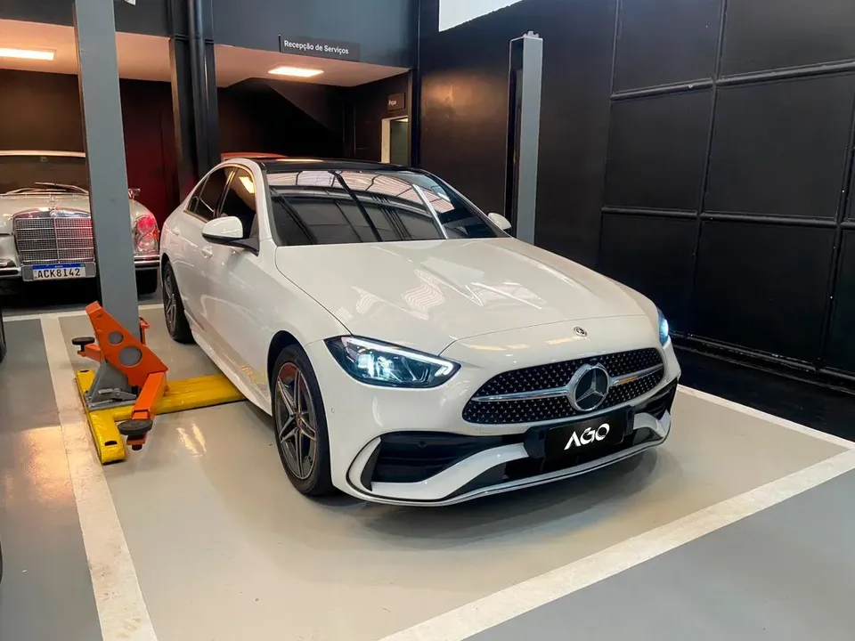 Foto de um mercedes eqc400