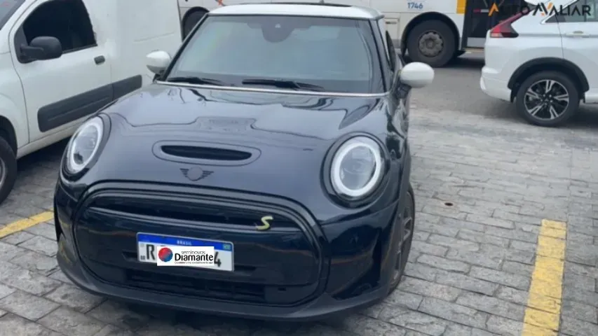 Foto de um mini cooper se