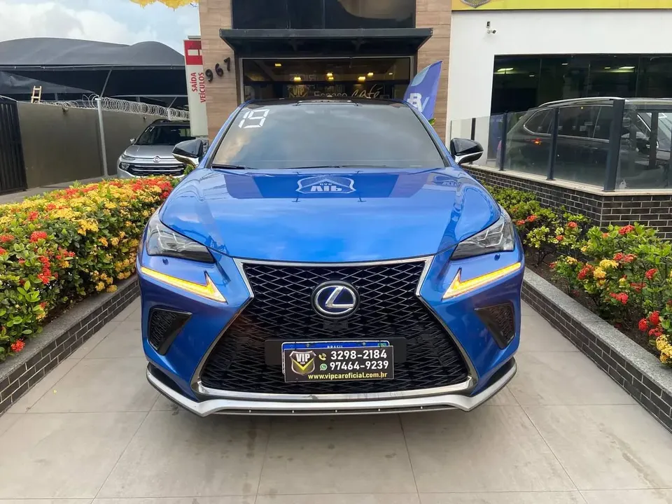 Foto de um lexus nx 450h+ plug-in hybrid