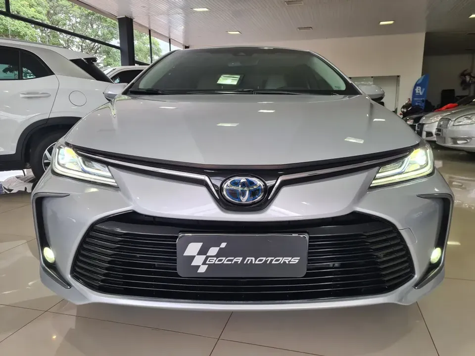 Foto de um toyota c-hr plug-in hybrid