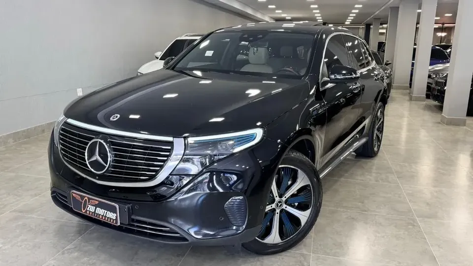 Foto de um mercedes eqc400