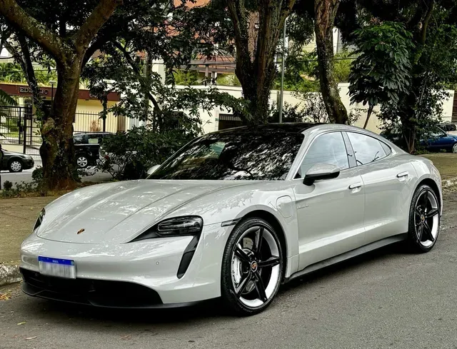 Foto de um porsche taycan