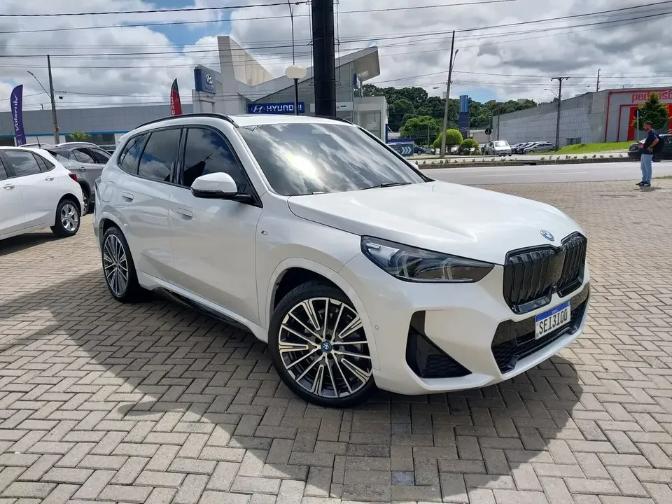 Foto de um bmw ix1