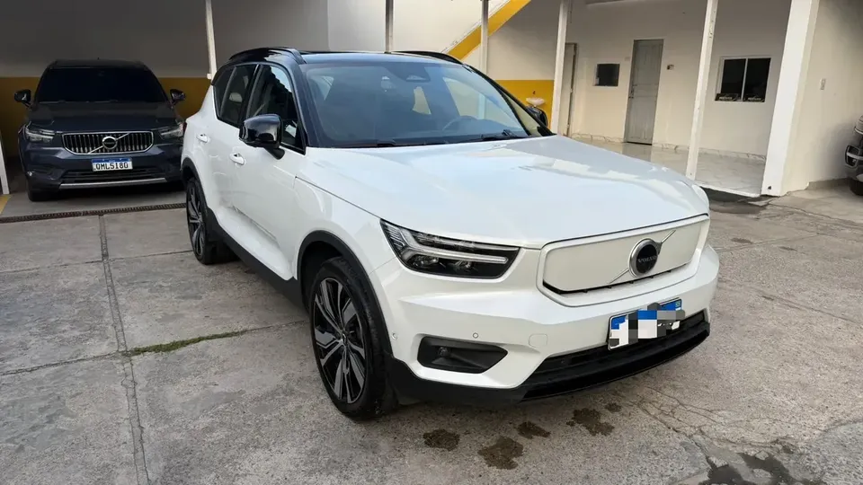 Foto de um volvo xc40 recharge