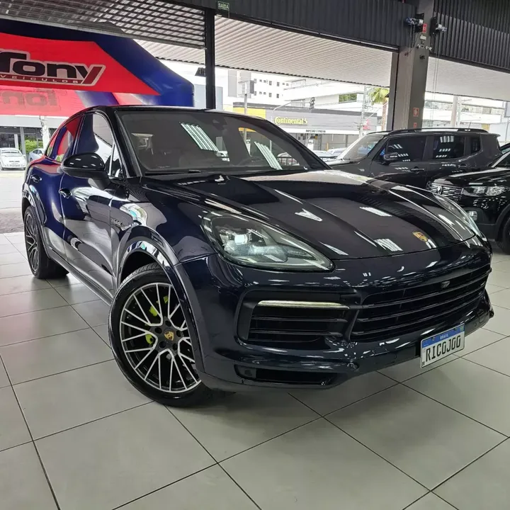 Foto de um porsche cayenne e-hybrid