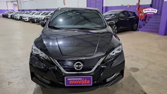 Foto de um nissan leaf