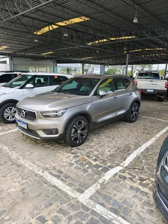 Foto de um volvo xc40 recharge